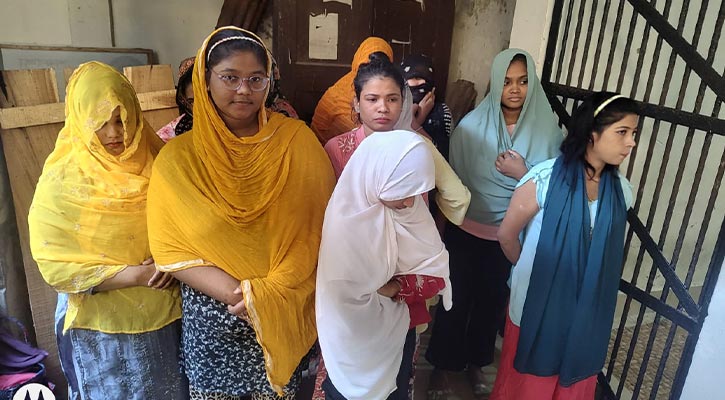 দুই আবাসিক হোটেলে অভিযান, হাতেনাতে ধরা নারী-পুরুষসহ ১৯ জন