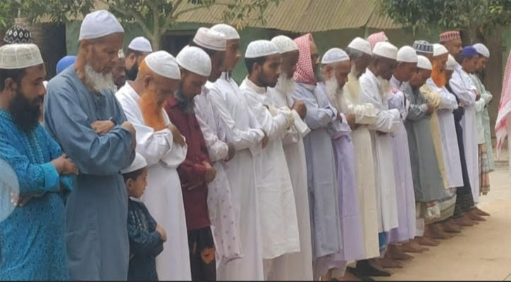 বিরামপুরে সৌদির সাথে মিল রেখে ঈদ উদযাপিত