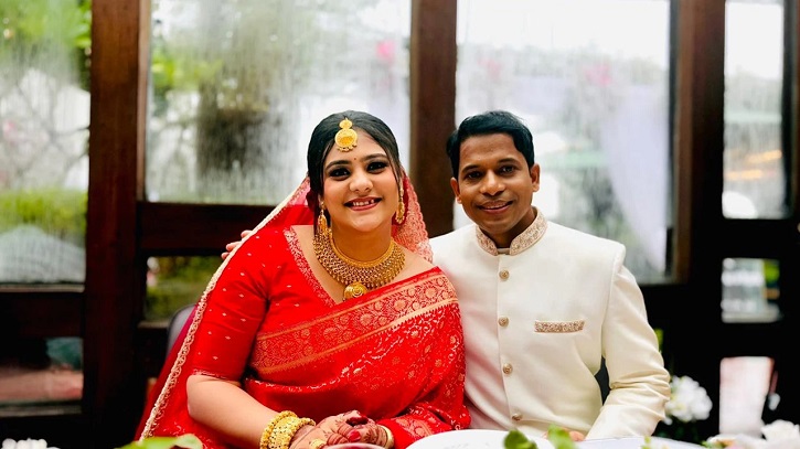 বিয়ে করলেন দীপ্তি চৌধুরী, জানা গেল স্বামীর পরিচয়