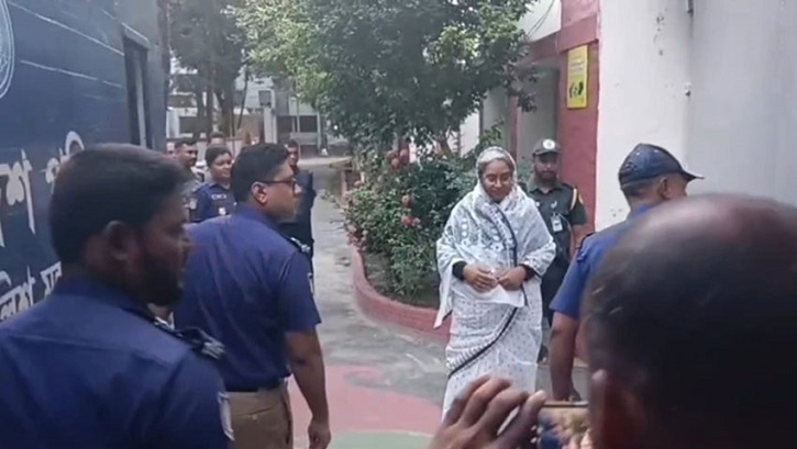 স্বামীর মৃত্যুতে প্যারোলে মুক্তি পেলেন দীপু মনি