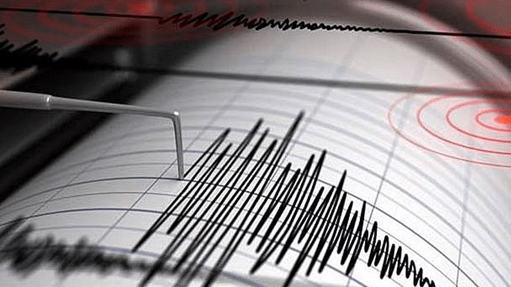 সাতসকালে ভূমিকম্পে কেঁপে উঠল ঢাকাসহ দেশের বিভিন্ন স্থান