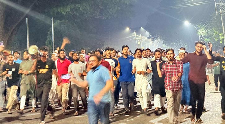 মধ্যরাতে ঢাকা বিশ্ববিদ্যালয়ে ইসকনবিরোধী সমাবেশ