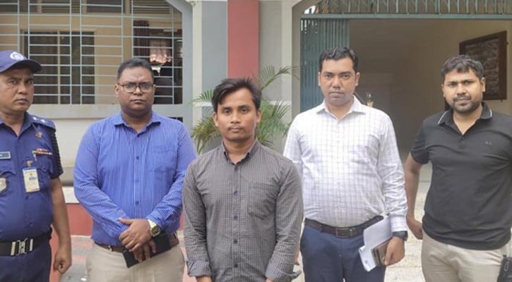 প্রশ্নের সেট ‘পদ্মা’ হলে কাশি দেবেন, বারবার কাশি দিয়ে ধরা কৃষ্ণকান্ত রায়