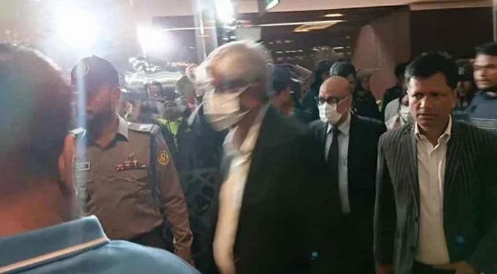 ৬ ঘণ্টা অবরুদ্ধ থাকার পর পুলিশের সহায়তায় সচিবালয় ছাড়লেন অর্থ উপদেষ্টা