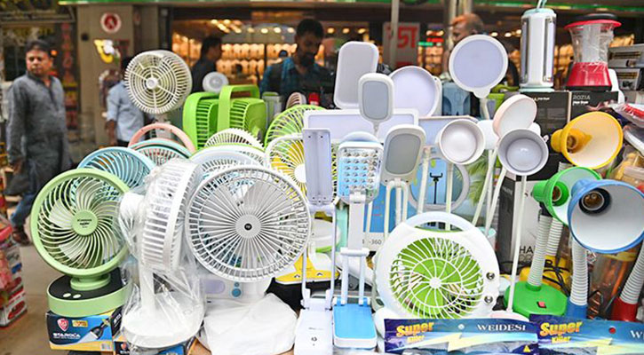 তীব্র গরমে চাহিদা বেড়েছে ফ্যান-এসি ও এয়ার কন্ডিশনারের, দাম তুঙ্গে