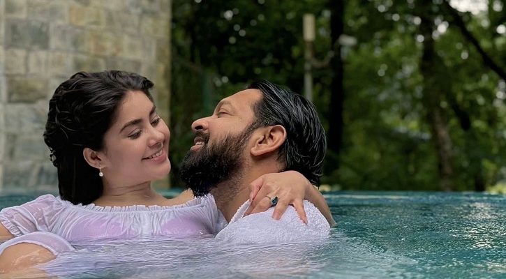 বৃষ্টিতে সুইমিংপুলে তাহসান-রোজা, শেয়ার করলেন মুহূর্ত