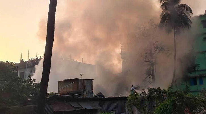 চট্টগ্রামে বসতবাড়িতে আগুন লেগে দুইজন নিহত