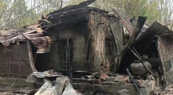 আত্মগোপনে থাকা স্বেচ্ছাসেবক লীগ নেতার বাড়িতে আগুন