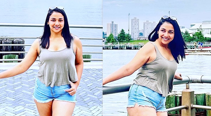 ক্রপ টপে উত্তাপ ছড়ালেন রুনা খান