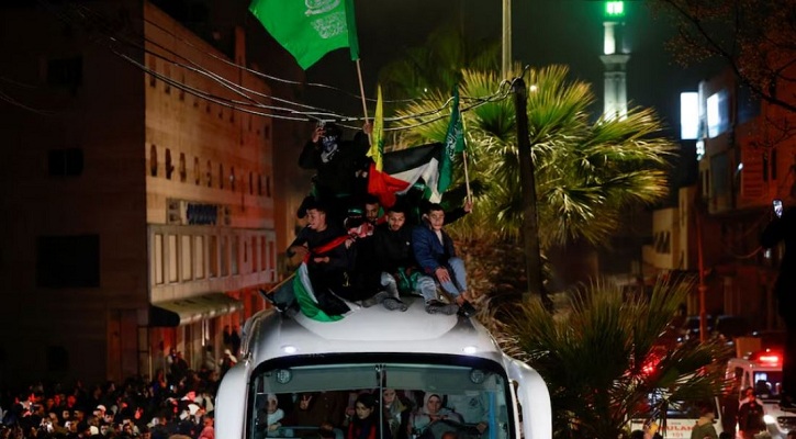 তিন ইসরায়েলি জিম্মির বিনিময়ে মুক্তি পেলেন ৯০ ফিলিস্তিনি