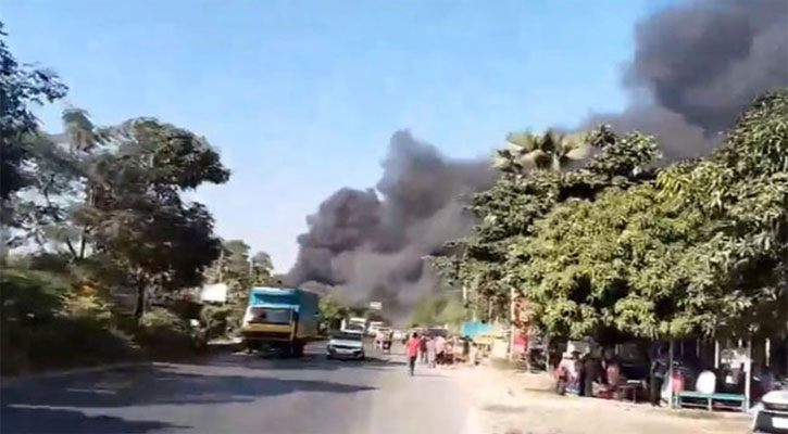 গাজীপুরে কয়েল কারখানায় আগুন, নিয়ন্ত্রণে চার ইউনিট