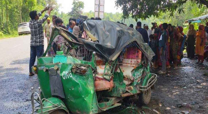 কালিয়াকৈরে সড়ক দুর্ঘটনায় প্রাণ গেল ৪ জনের