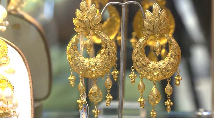 রাতের পর সকালে আরও কমলো সোনার দাম