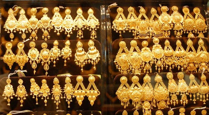 দেশে একদিনেই সোনার দাম ভরিতে কমলো ১২ হাজার টাকা