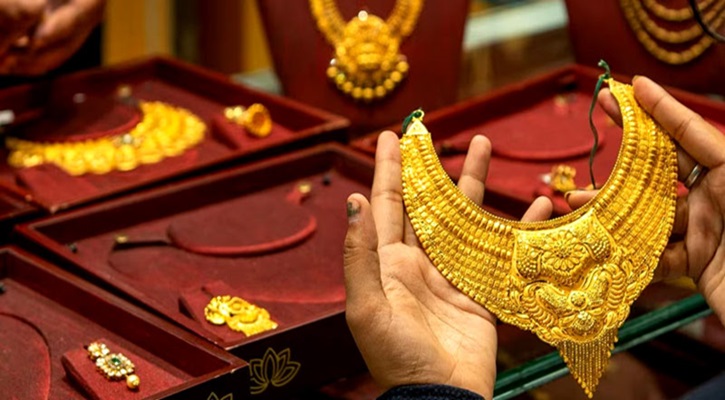 টানা দুইদিনে স্বর্ণের দাম ভরিতে কমলো ৪৩৭৪ টাকা