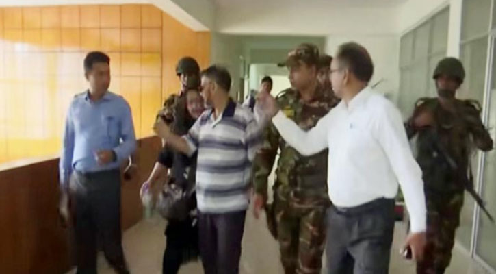 ঘুরতে গিয়ে ভুল পথে ইরানি দম্পতি, পড়েন ছিনতাইয়ের কবলে