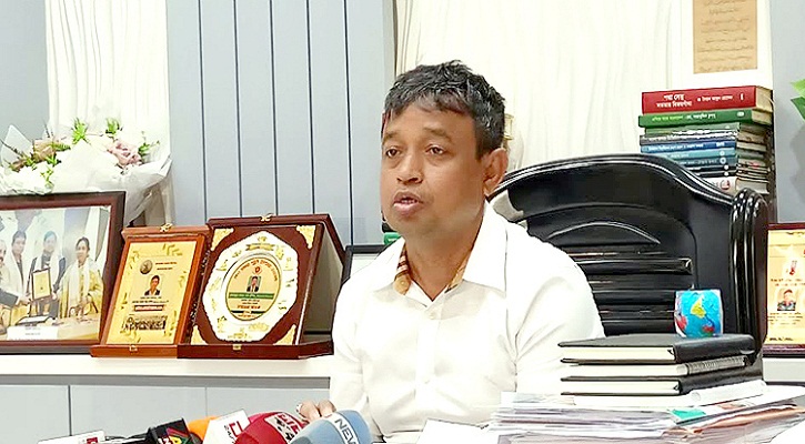 অচল বাসে আগুন দিয়ে আতঙ্ক সৃষ্টি করা হচ্ছে: ডিবিপ্রধান