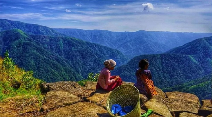 শিসের সুরেই যোগাযোগ করেন এই গ্রামবাসী!