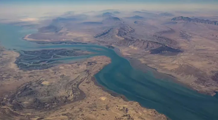 সম্পূর্ণ বন্ধ হয়ে গেছে হরমুজ প্রণালি