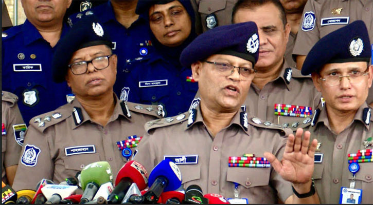 কথায় কথায় তরুণদের রাস্তা অবরোধ করা ঠিক নয়: আইজিপি