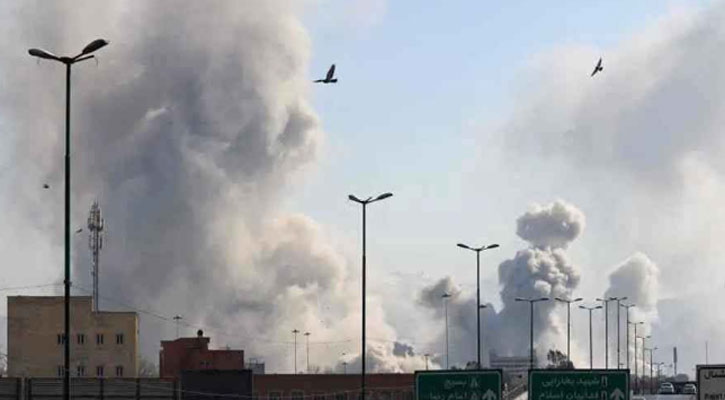 ঈদের ভোরেও ইসরায়েল-মার্কিন হামলায় কেঁপে উঠল ইরান
