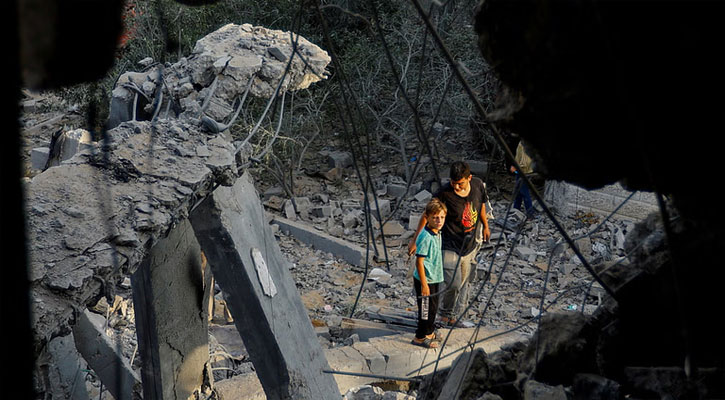 গাজার সংঘাতে না জড়াতে ‘ইরানকে সতর্ক করেছেন’ বাইডেন