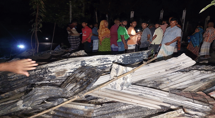 গোবিন্দগঞ্জে অগ্নিকাণ্ডে আসবাবপত্র পুড়ে ছাই