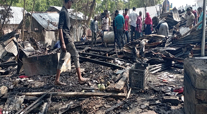 রাজাপুরে ৬ দোকান আগুনে পুড়ে ছাই