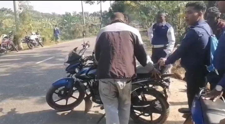 ঝালকাঠিতে মোটরসাইকেলের পেছনে ট্রলির ধাক্কা, নারী নিহত