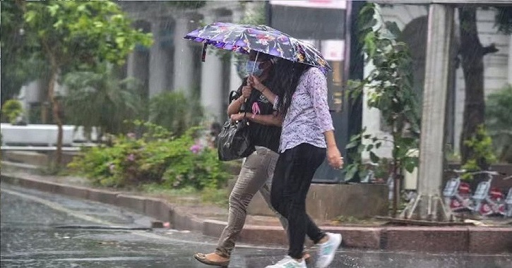 দুপুরের মধ্যে ঢাকাসহ যে ১০ জেলায় ঝড়বৃষ্টির আভাস