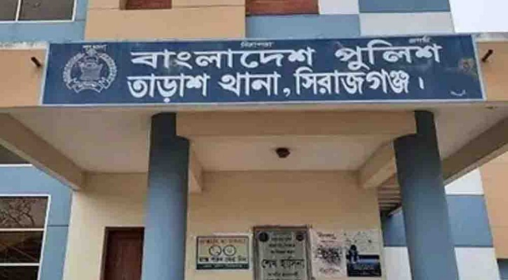 তাড়াশে সড়কে গাছ ফেলে একাধিক গাড়িতে ডাকাতির অভিযোগ