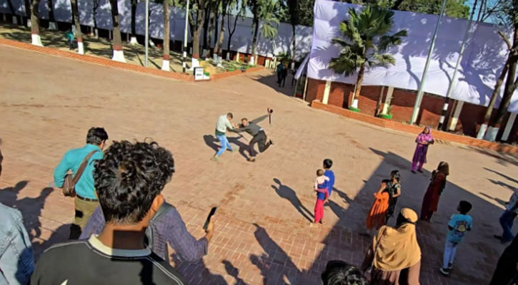 বুদ্ধিজীবী স্মৃতিসৌধে সাংবাদিকদের ওপর বর্বর হামলা, আহত ৫