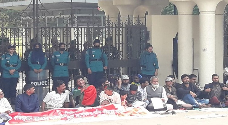 ২৬ ঘণ্টা ধরে প্রধান উপদেষ্টার কার্যালয়ের গেটে জুলাই আহতরা