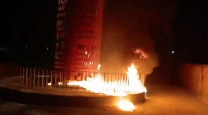 জুলাই স্মৃতিস্তম্ভে আগুন