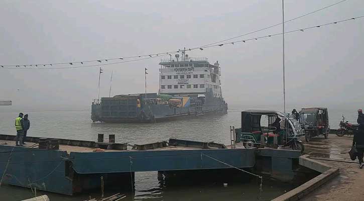 দেড় ঘন্টা পর দৌলতদিয়া পাটুরিয়া নৌরুটে ফেরি চলাচল স্বাভাবিক 