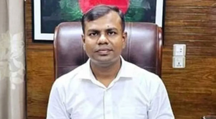 মুক্তিযোদ্ধা চাচাকে বাবা বানিয়ে সরকারি চাকরি, কারাগারে সেই সচিব