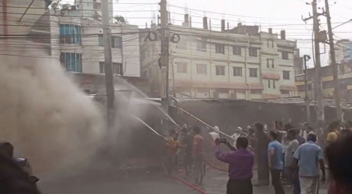 কারওয়ান বাজারের আগুন নিয়ন্ত্রণে