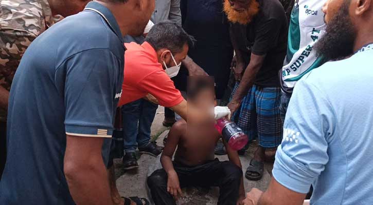 ফেসবুক লাইভে দুই শিশুপুত্রকে নিয়ে পিতার বিষপান