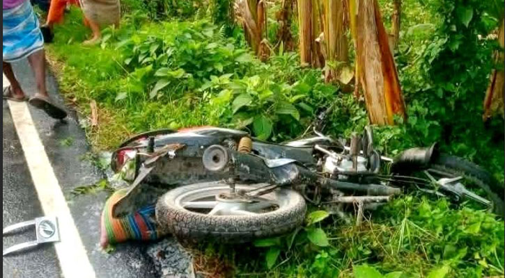 কুড়িগ্রামে সড়ক দুর্ঘটনায় প্রাণ গেল বাবা-ছেলের