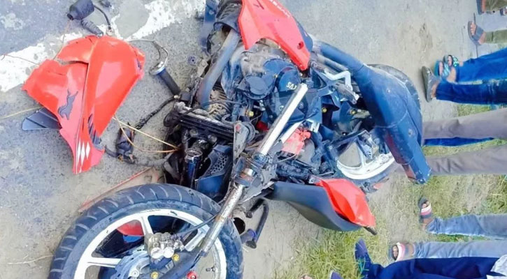 ‘মোটরসাইকেল রেস’ করতে গিয়ে প্রাণ গেল দুই বন্ধুর