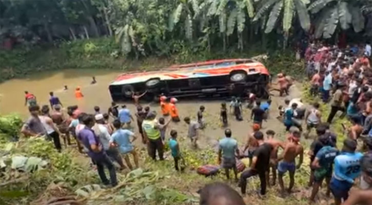 কুষ্টিয়ায় বাস-ট্রাক সংঘর্ষে প্রাণ গেল ৮ জনের