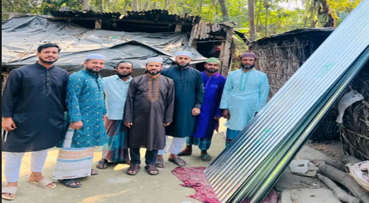 কমলনগরে অসহায় পরিবারকে ঘর পুন:নির্মাণ করে দিল জামায়াত