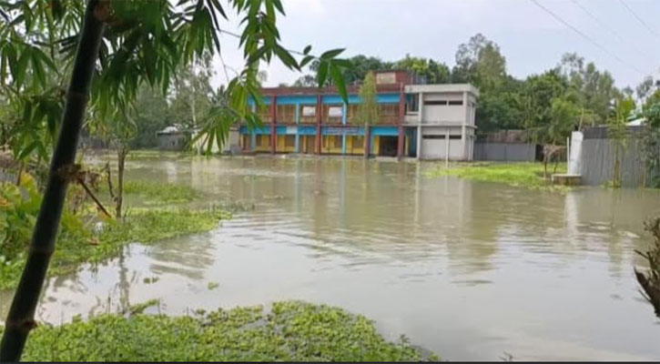 পানি বিপদসীমার নিচে নামলেও আতঙ্কে তিস্তা পাড়ের মানুষ