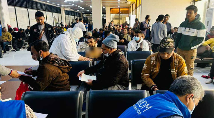 লিবিয়া থেকে ফিরলেন নির্যাতিত আরও তিন শতাধিক বাংলাদেশি