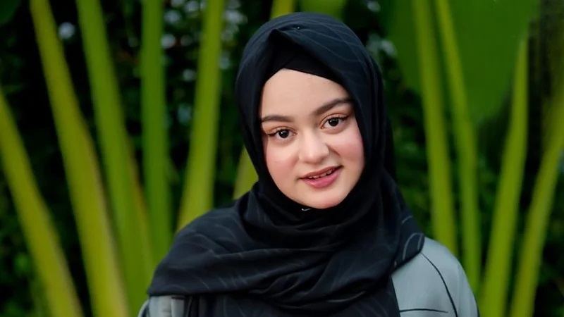 শোবিজ ছাড়ার পর বিয়ে করলেন লুবাবা, স্বামী আলেম?