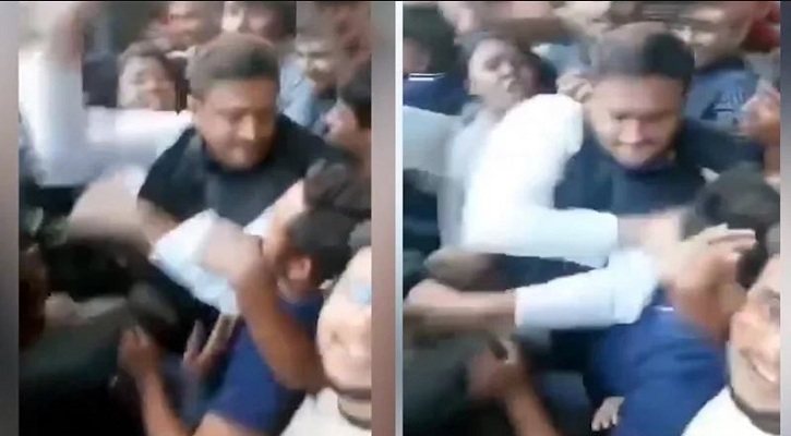 ভোটের মাঠে মেজাজ হারালেন সাকিব, কষে মারলেন চড়