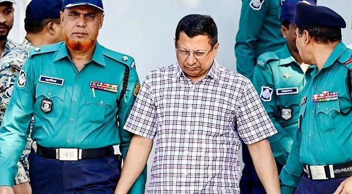 কাঠগড়ায় দাঁড়িয়ে জিকির করছিলেন সাবেক আইজিপি মামুন, হাতে ছিল তসবিহ