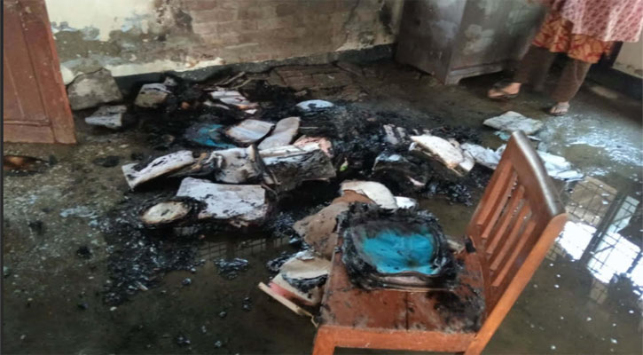 গৌরীপুরে গ্রামীণ ব্যাংক কার্যালয়ে দুর্বৃত্তদের আগুন