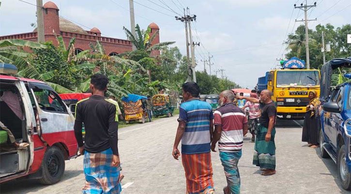 ময়মনসিংহে সড়কে প্রাণ গেল ৩ নারীর
