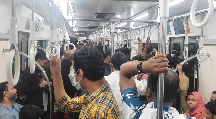 যাত্রীদের সিট দখলের অভিনব কৌশল ঠেকাতে মেট্রোরেলে নতুন নিয়ম